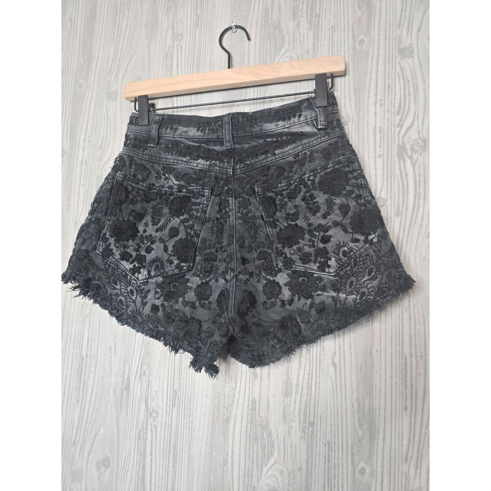Free People Black Embroidered Denim Shorts Size 26 Floral Frayed Hem Boho - Picture 3 of 6